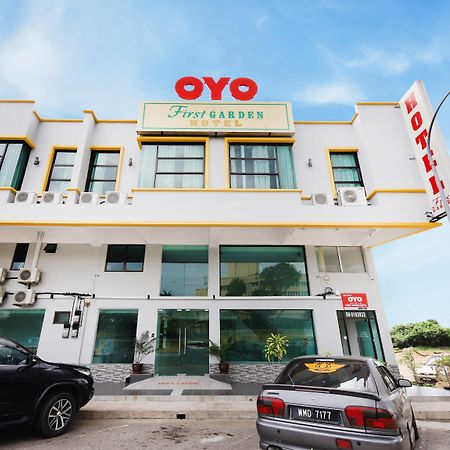 Oyo 44043 First Garden Hotel Kuantan Exterior foto