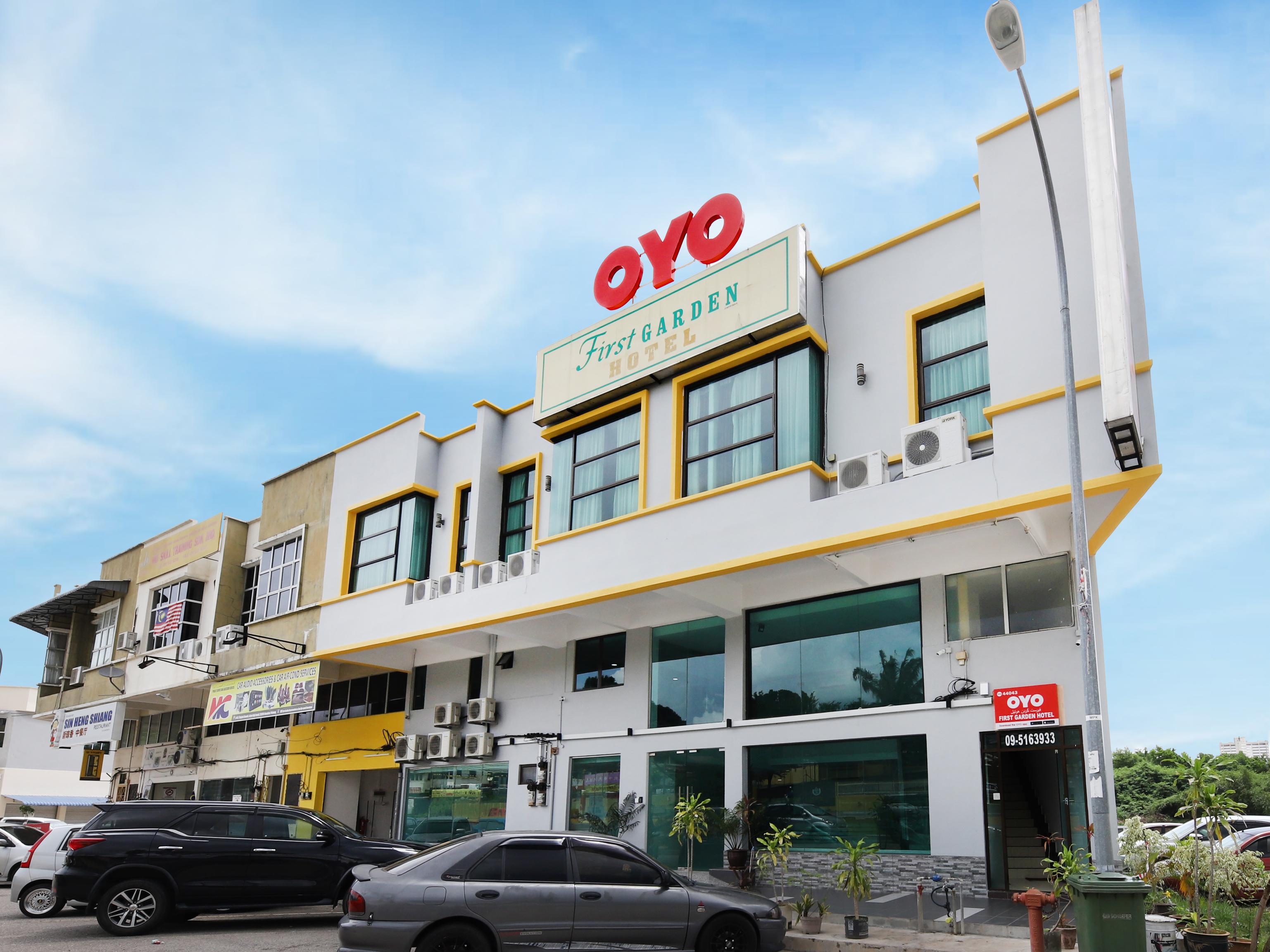 Oyo 44043 First Garden Hotel Kuantan Exterior foto